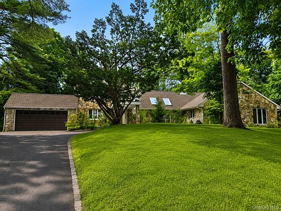 3rd image of 32 Valley Road