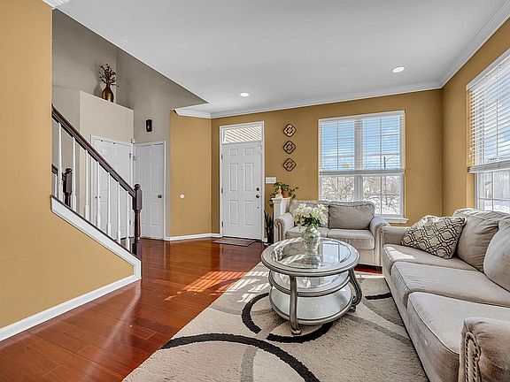 5th image of 121 Fountayne Ln