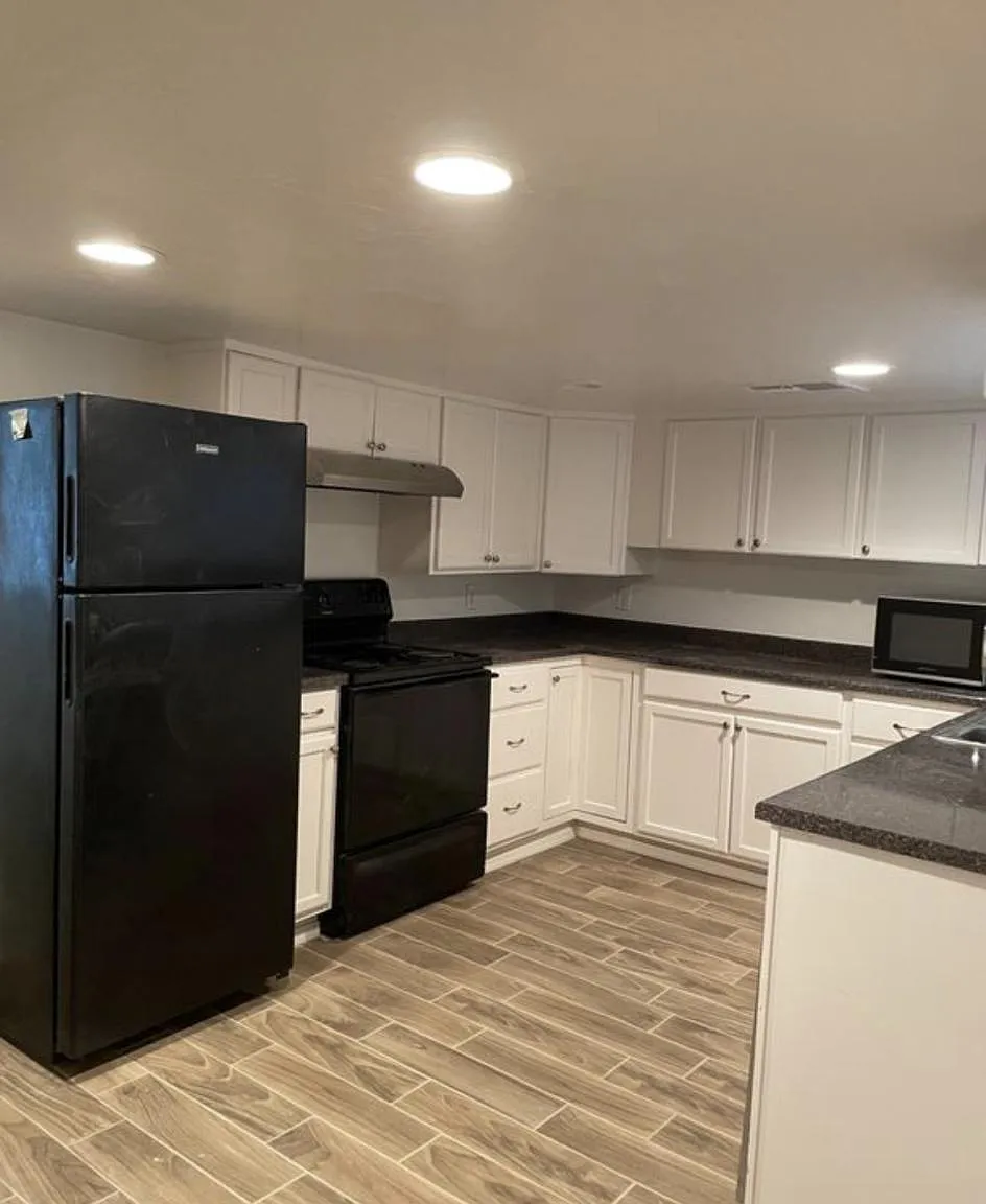 3 bed, 901 sqft, $1,250 — Photo 1