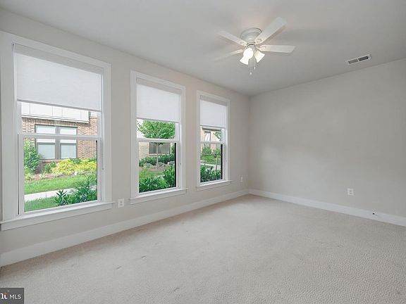3rd image of 2483 Liberty Loop
