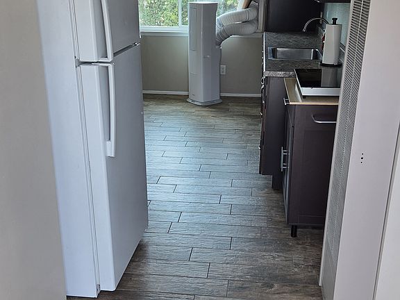 5th image of 18578 Brookhurst St #1