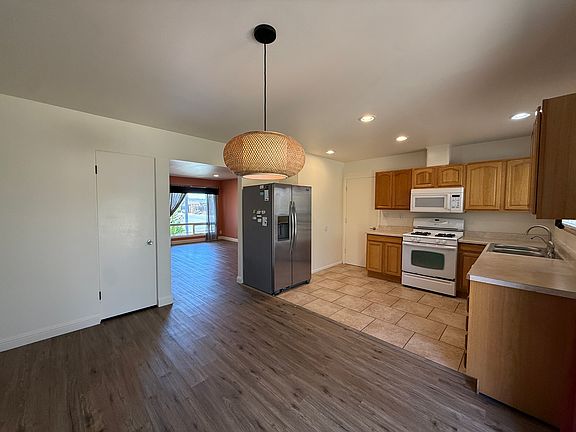 5th image of 300 Amherst Pl