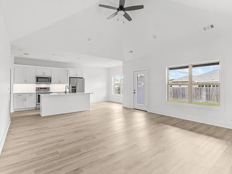 4566 Plymouth St — Photo 9