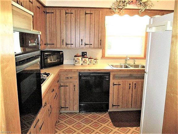 2nd image of 4080 Leavitt Dr