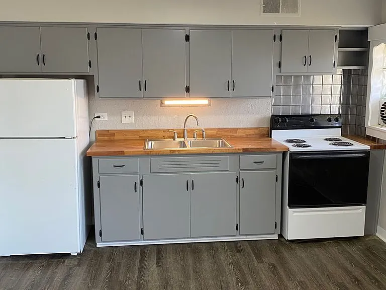 821 W Greenwood Ave #1 — Photo 2