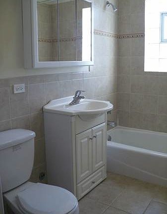 4th image of 1711 W Estes Ave APT 1N