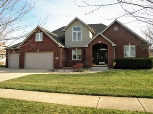 9461 Renaissance Dr, Saint John, IN 46373