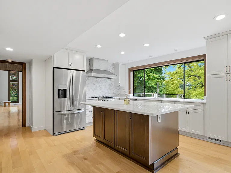 6730 W Mercer Way — Photo 16