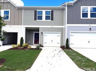 926 Field Ivy Dr, Fuquay Varina, NC 27526