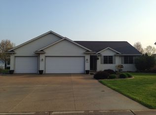 4720 W Poppy Dr, Appleton, WI 54914