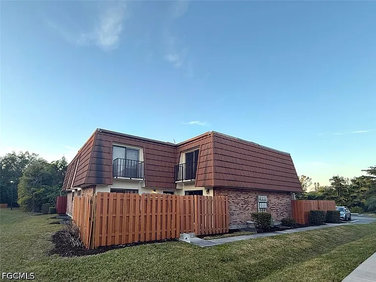 1406 Park Shore Cir #3 — Photo 17