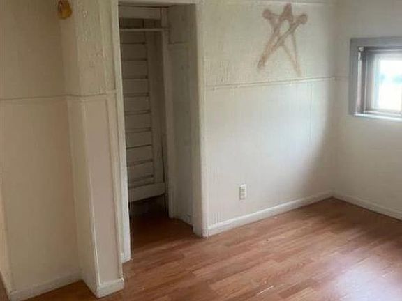 4th image of 15871 Fairmount Dr