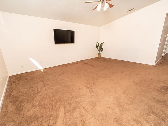 4th image of 254 W Petunia Street