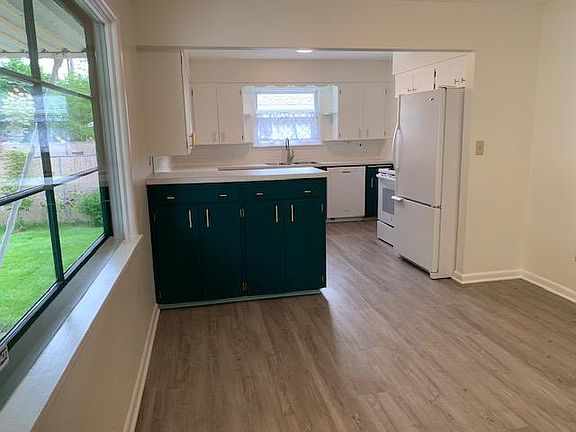 5th image of 3907 W Sanson Ave