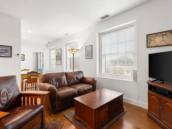21 Linden St APT 301, Quincy, MA 02170