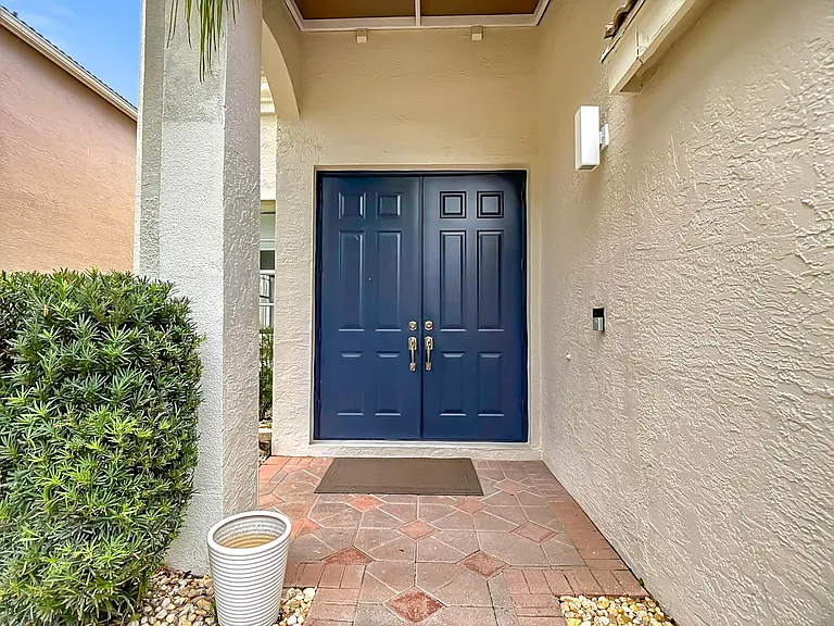 1154 Oakwater Dr — Photo 1