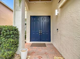 1154 Oakwater Dr, Royal Palm Beach, FL 33411