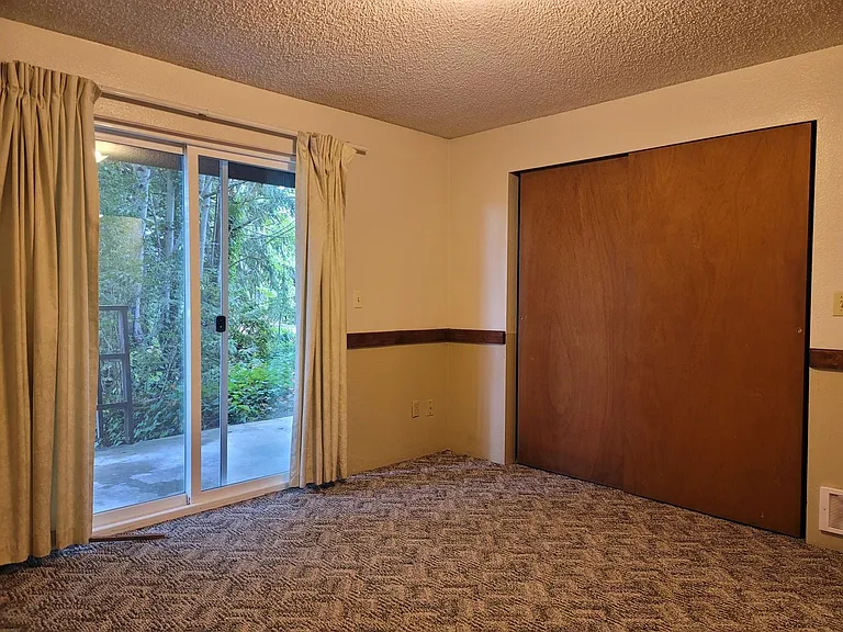 1112 Shorewood Drive — Photo 8