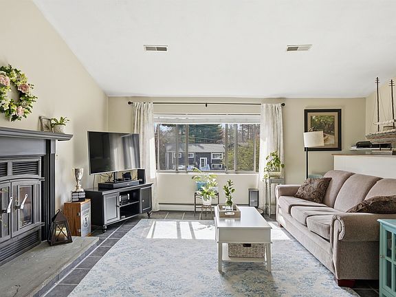 4th image of 11 Olympia Circle