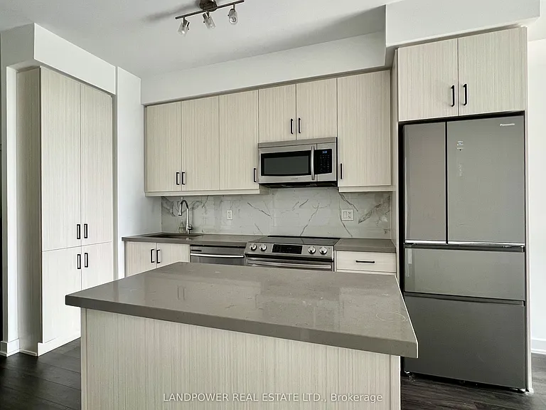 75 Oneida Cres #LPH02 — Photo 3