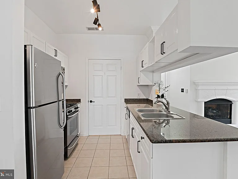 12921 Centre Park Cir #206 — Photo 18