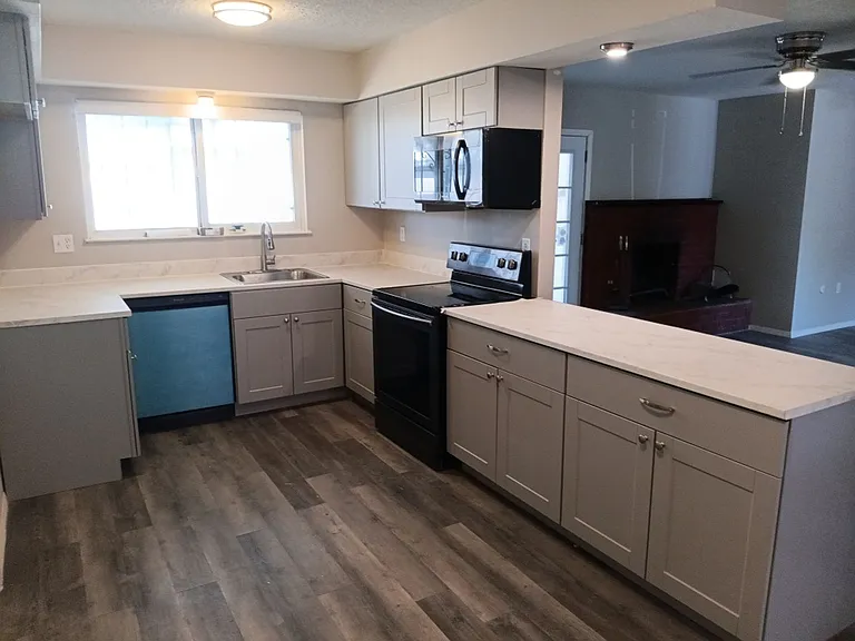 4001 Wellesley Dr NE — Photo 10