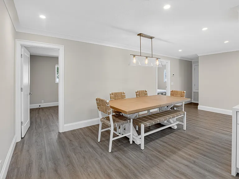 135 SE 28th Ct — Photo 34