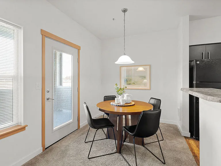 Tustin Apartment Homes — Photo 3