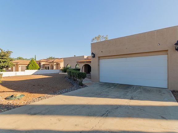 3rd image of 1935 W Meadow Hills Dr