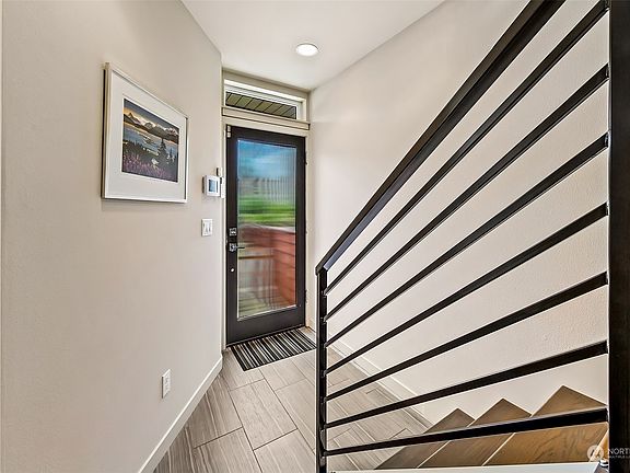4th image of 7461 Woodlawn Avenue NE