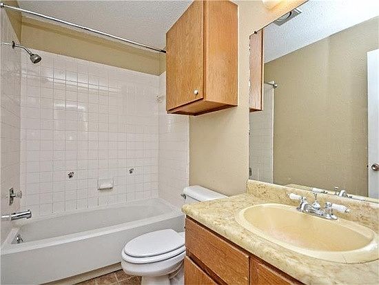 5th image of 12128 Shropshire Blvd