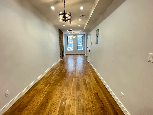 Rented by Tapiro Realty | media 4