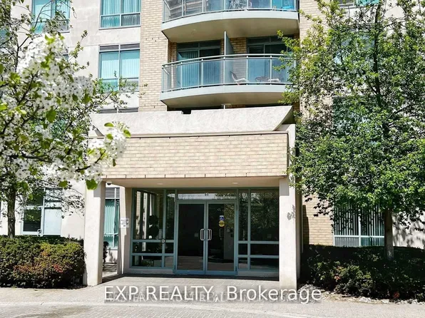 51 Baffin Ct #301, Richmond Hill, ON L4B 4P6