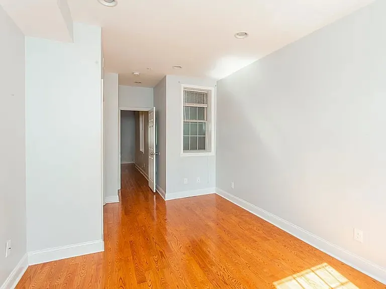2534 Amber St — Photo 9