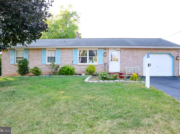 942 W Fairway Dr, Lancaster, PA 17603