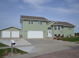 1245 22nd St NE, Watertown, SD 57201