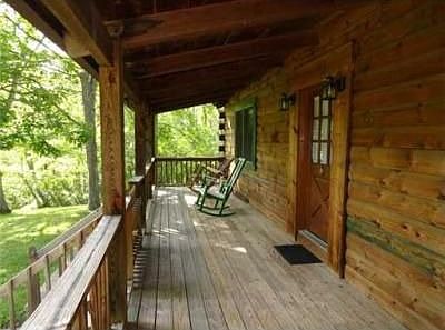 2nd image of 122 Satinwood Ln