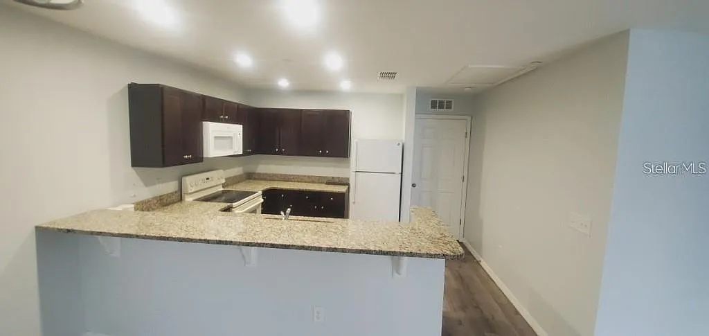 3 bed, 2.0 bath, 1120 sqft, $1,749 — Photo 2