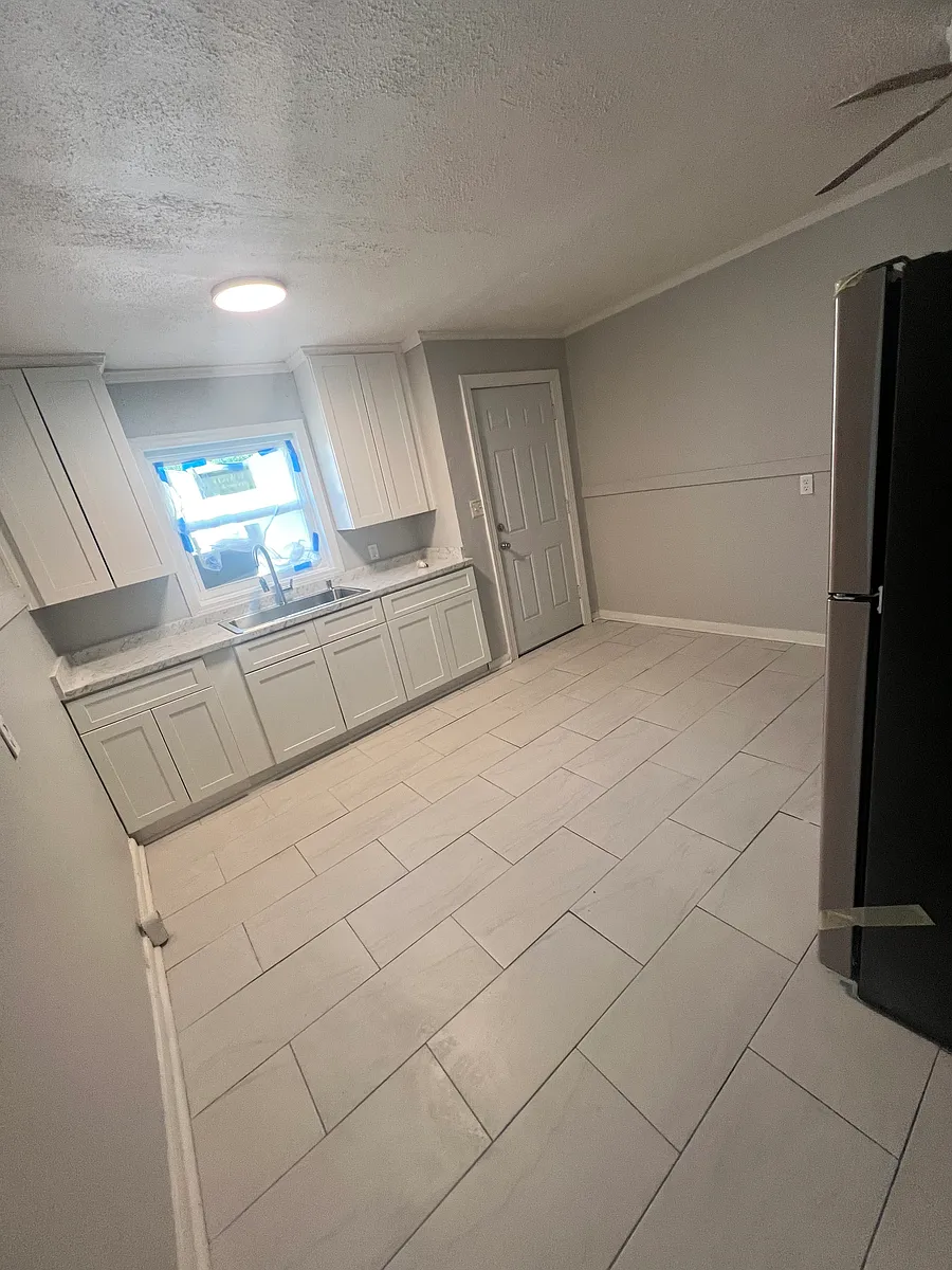 Building Photo - 626 Catalpa Ave #1