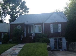 14 Flower Rd, Valley Stream, NY 11581