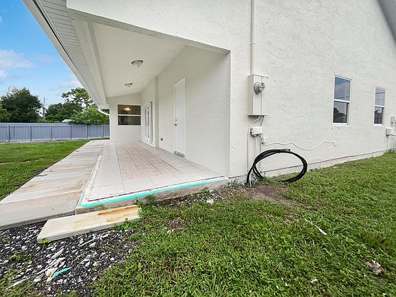 5th image of 2149 SE Floresta Drive