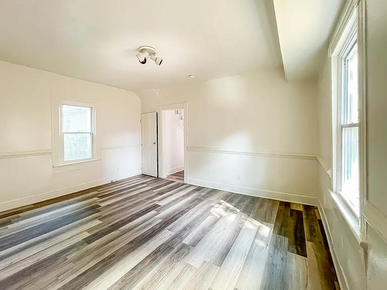 1005 Maplewood Ave — Photo 5