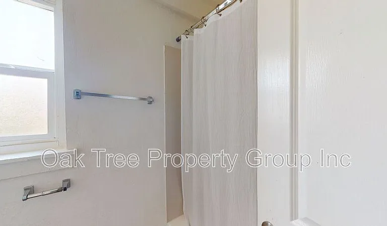6621 Bancroft Ave — Photo 10