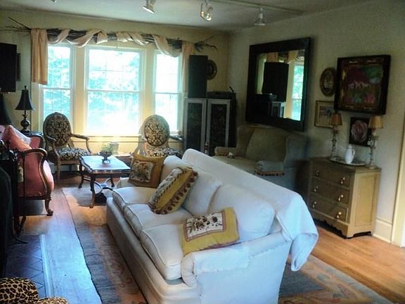Living room with Hardwood Floors