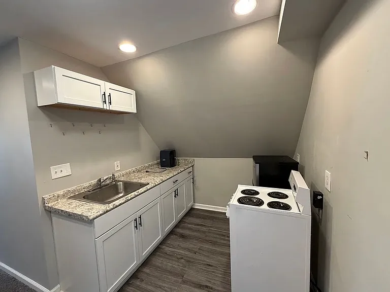 7803 Dearborn Ave — Photo 3