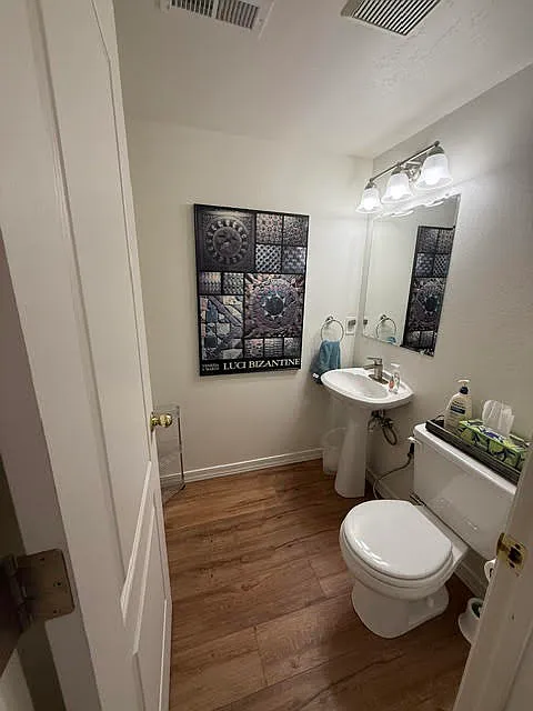 3 bed, 2.5 bath, 1416 sqft, $2,300 — Photo 3