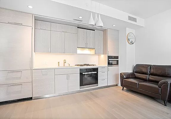 4th image of 138 Willoughby St #20C