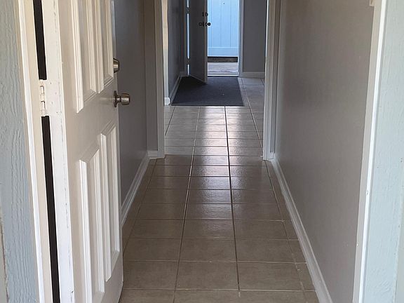3rd image of 2318 Cambridge Ct S