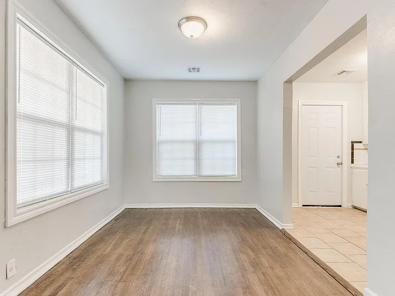 2042 NW 34th St — Photo 16