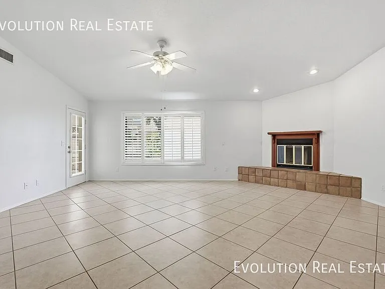 2329 N Recker Rd #86 — Photo 10